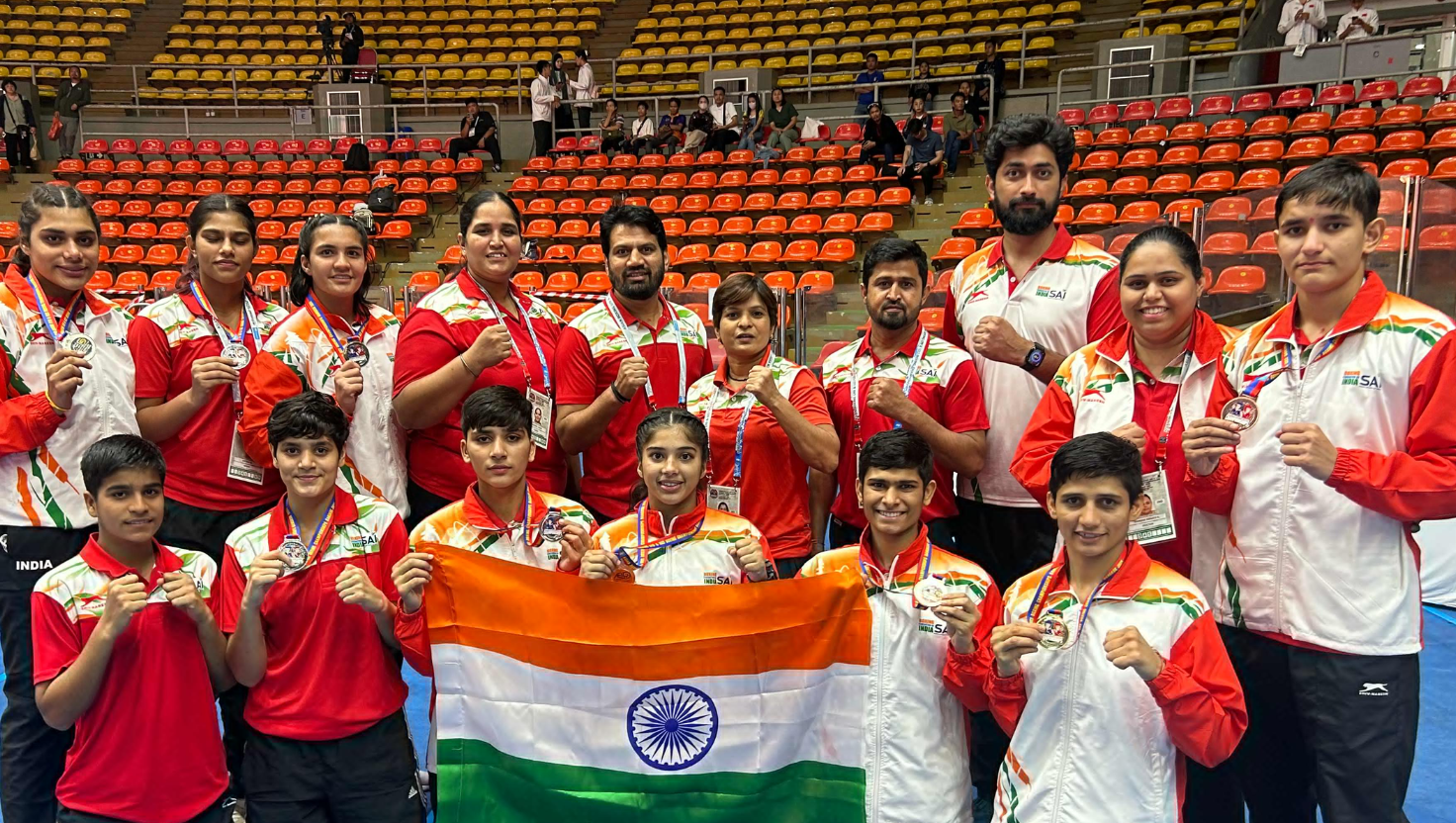 https://www.salarnews.in/public/uploads/images/newsimages/maannewsimage10082025_184416_Boxing U-19 .png